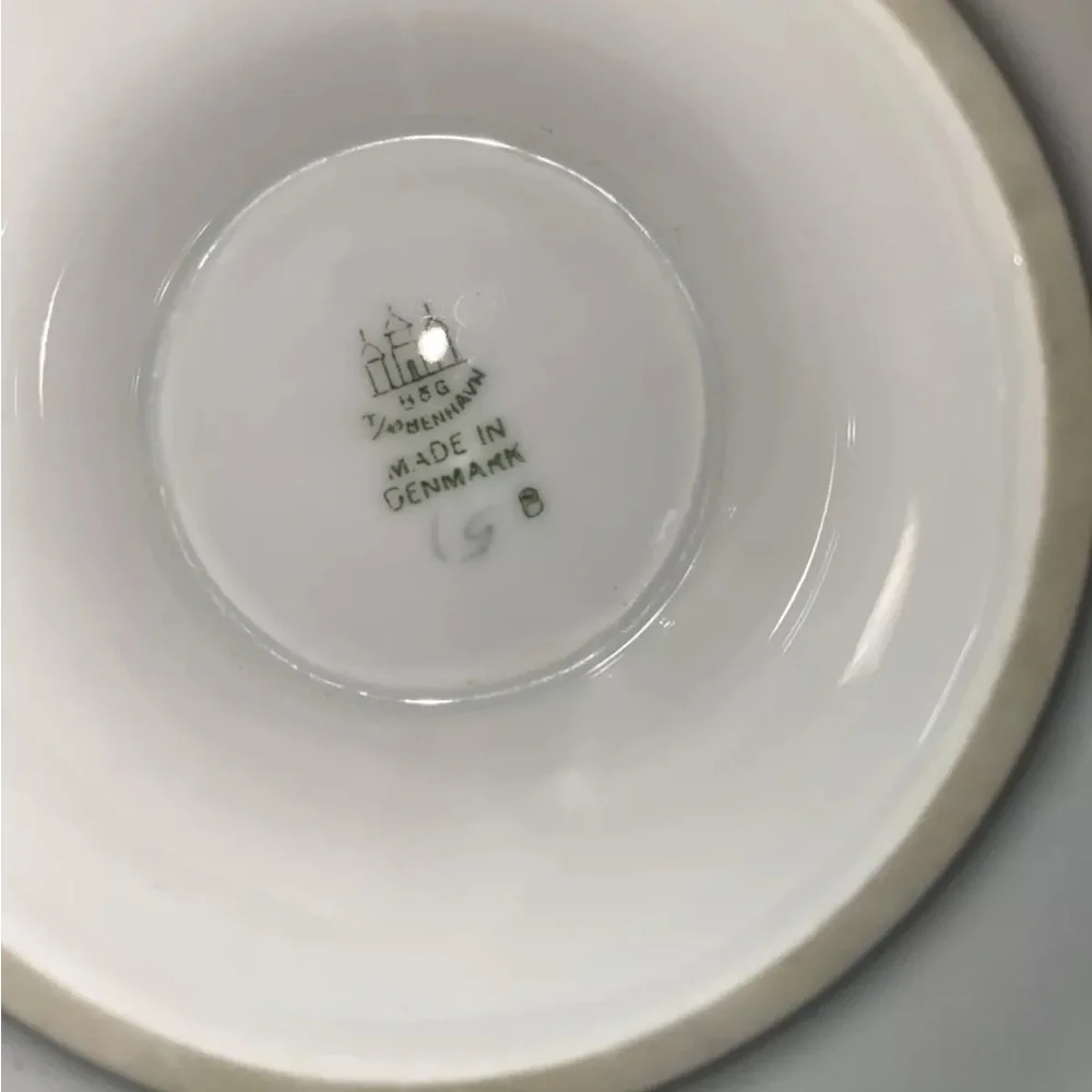 Bing & Grondahl Falling Leaves Gravy‎ Boat with Plate